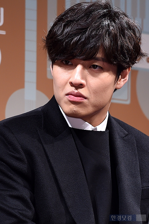 [포토] 강하늘, '부드러운 눈빛 카리스마~'