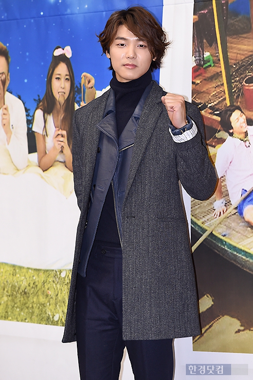 [포토] 씨엔블루 강민혁, '주먹 불끈 쥐고 멋지게~'