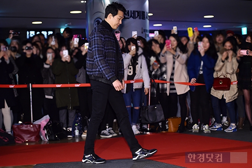 [포토] 박성웅, '영화관 뒤흔드는 인기남'