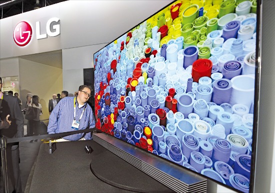 [Smart & Mobile] 삼성 SUHD vs LG OLED…차세대 TV 주도권 경쟁