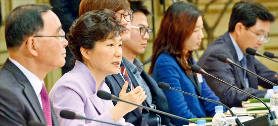 박근혜 대통령이 15일 청와대 영빈관에서 열린 ‘2015년 정부업무보고:경제혁신 3개년 계획Ⅱ’에서 발언하고 있다. 강은구 기자 egkang@hankyung.com