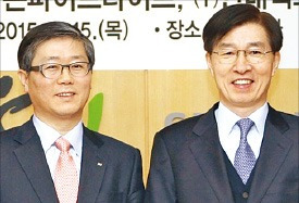 이동호 현대백화점그룹 기획조정본부 사장(오른쪽)과 변창흠 SH공사 사장.