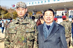 '3代 공군 가족' 박재현 이병 "美 유학중 6·25 참전한 할아버지 뜻 따랐죠"