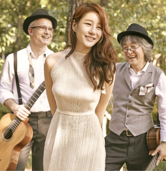 오는 14일 서울 예술의전당에서 공연하는 바이올리니스트 신지아 씨(가운데).