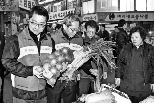 금감원장, 설맞이 전통시장 방문