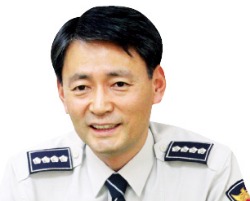 [경찰팀 리포트] "性매매 전단지 일일이 전화해 업자 검거…강남대로 야간치안 확보"