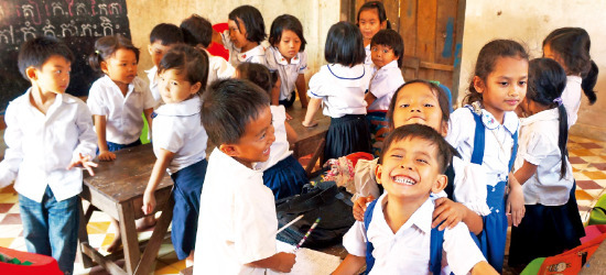 캄보디아 시엠레아프의 학생들. 하나투어 제공 