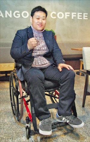 장애 이긴 '휠체어 13년'…박사·취업 두 토끼 잡았다