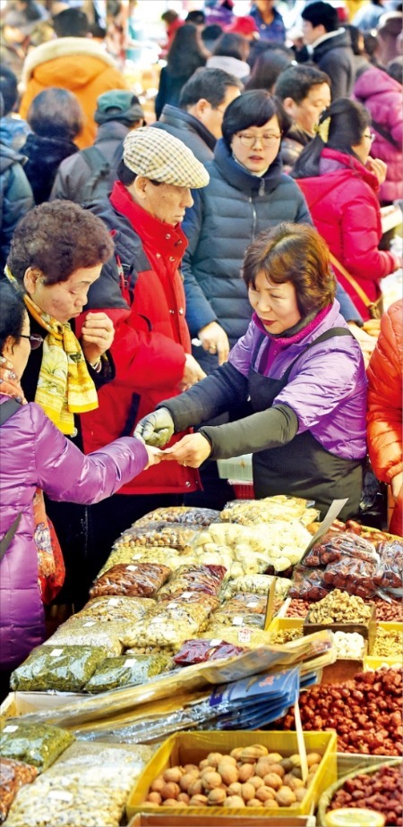 '설대목' 붐비는 전통시장