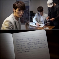 &#39;스파이&#39; 김재중, 스태프 위해 고마움 담은 자필메시지 남겨 &#39;감동&#39;