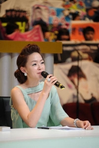 김윤아, 솔로 앨범 컴백 예고 “본격적 작업 시작”