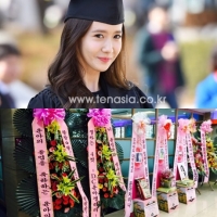 윤아, 동국대학교 졸업에 글로벌 팬 화환 선물 “졸업 축하해요”