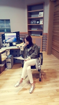 강예원, &#39;FM데이트&#39; 임시 DJ 인증샷.. &#34;떨리지만 설렌다&#34;