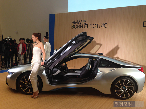 [현장+] 삼성 이재용 타는 'BMW i8', 5월부터 출고