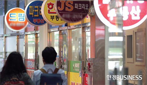 모 세대에겐 축복인 집값 상승은 자식 세대에겐 고스란히 고통으로 전가되기 마련이다.