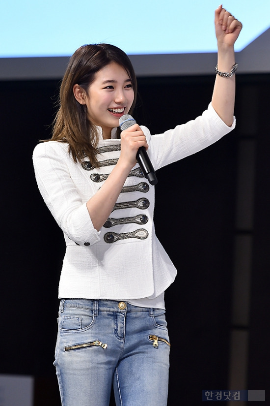 [포토] 수지, 지구에서 가장 예쁘다는 말에 "야호~"