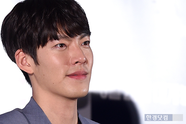 '스물' 김우빈 "스무살 때 못해본 미팅이 아쉽다"