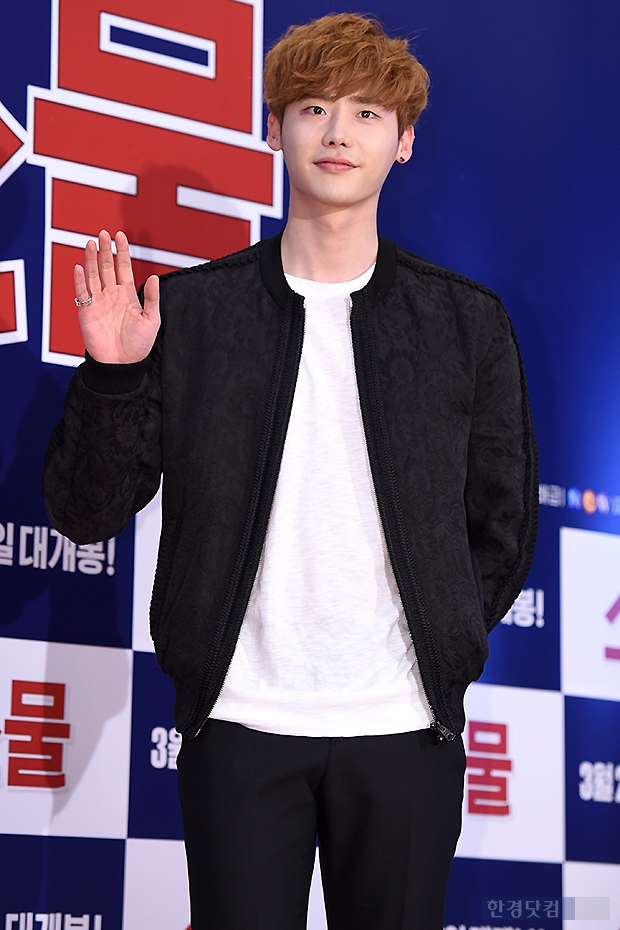 [포토] 이종석, '부드러운 손인사~'