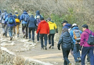 봄철 산행, 무턱대고 오르다 '삐끗' 할 수도