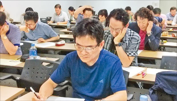 교육부로부터 국가자격증을 부여받아 평생교육 프로그램 요구분석·개발·운영·평가·컨설팅, 학습자에 대한 학습정보 제공·생애능력 개발 상담·교수 등의 업무를 수행하는 교육전문가