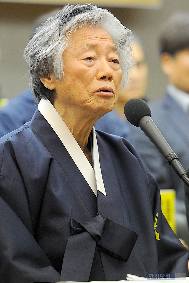 [포토] 강한 어조로 세월호 인양 결정 촉구 발언하는 백기완 소장