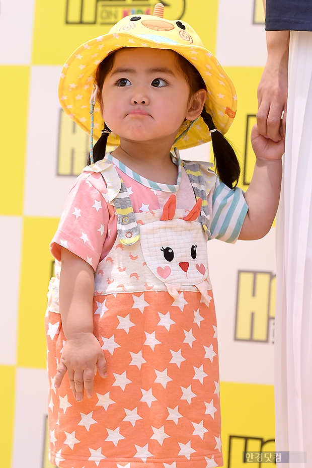 [포토] 라둥이 라희, '아랫입술 삐쭉 내밀고 귀엽게~'