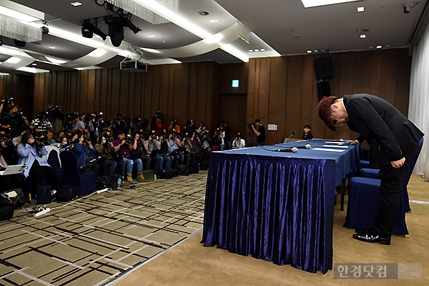 [포토] 긴급 기자회견 열고 고개 숙인 장동민-유상무-유세윤