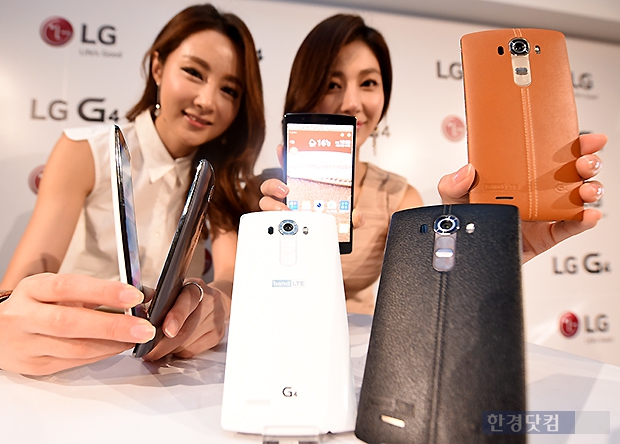 [포토] 천연가죽 후면 커버로 고급스러워진 'LG G4'