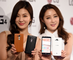  후면 가죽 커버로 고급스러움 더한 'LG G4' 출시