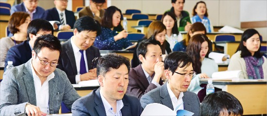 한국경제신문이 후원한 한국전략경영학회 춘계학술대회가 지난 11일 서강대 바오로관에서 열렸다. 김병언 기자 misaeon@hankyung.com