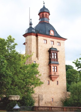 독일 라인가우 지역에 있는 슐로스 폴라즈 내부의 탑.
 