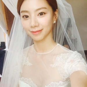 박수진 “저 결혼해요” 폭탄선언…알고 보니 김필 뮤직비디오 촬영