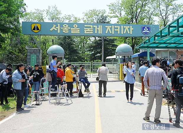 [포토] 예비군 총기사고 현장에 몰린 취재진