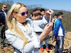 정선 알파인 경기장 찾은 린지 본 "평창올림픽서 스키여제 실력 보일 것"