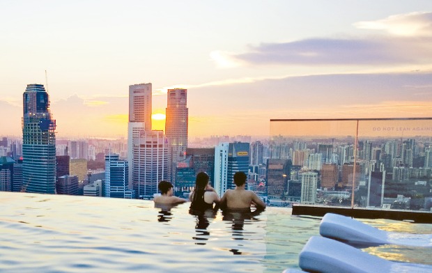 싱가포르 마리나베이샌즈 57층에 있는 인피니티 수영장
 