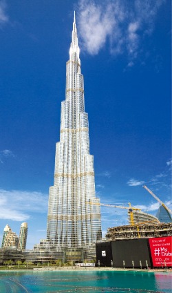 두바이 부르즈 할리파. 세계에서 가장 높은 인공 구조물이다
 