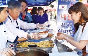 네팔 피해복구 돕기 '네팔 음식 한마당' 행사