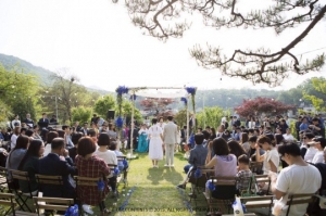 [PHOTO] 봉태규 하시시박, 동화 같은 결혼식