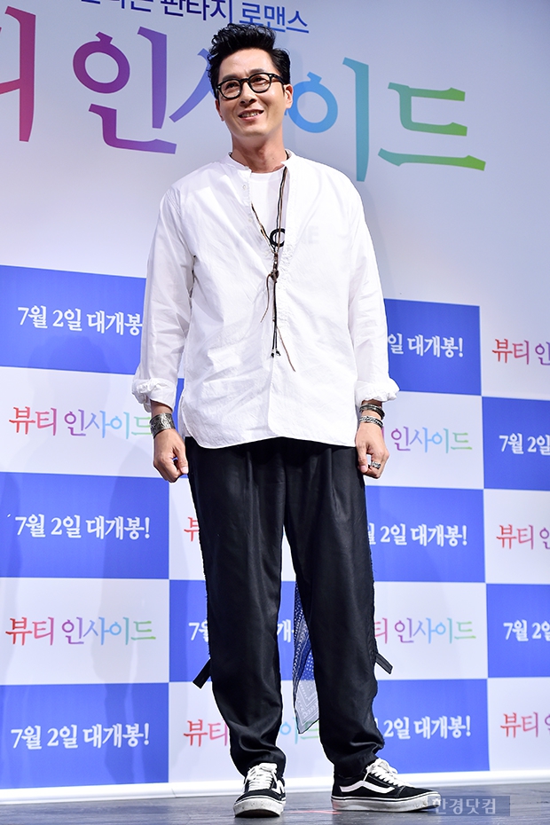 [포토] 김주혁, '남다른 패션감각'