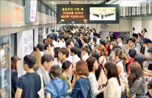  위기 징후 잇따르는 데 멈춰선 대한민국…"허리띠 졸라매고 리더십 복원해야"