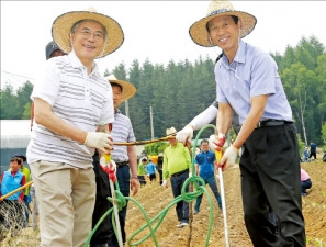 문재인, 강원도 가뭄 현장 방문