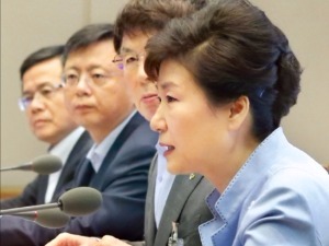 박 대통령 "감염병 즉각대응팀 상시 운영"