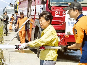 박 대통령 "가뭄 지역에 인력·장비 총동원"