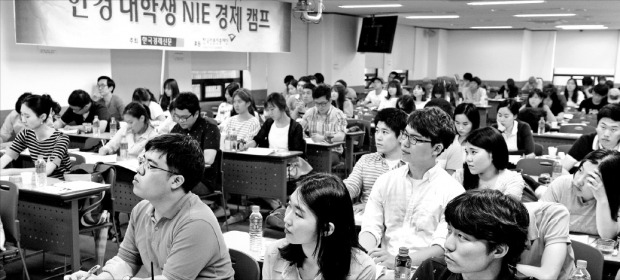 여름방학은 취업이나 대입을 앞둔 대학생과 고교생에게 중요한 시간이다. 방학을 이용해 ‘한경 테샛’ 자격증을 따두면 취업과 대입에 유리하다. 한경 DB