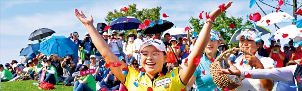 [비씨카드·한경 레이디스컵 2015] LPGA 루키 장하나 '초대 챔프'…'구름 갤러리' 환호