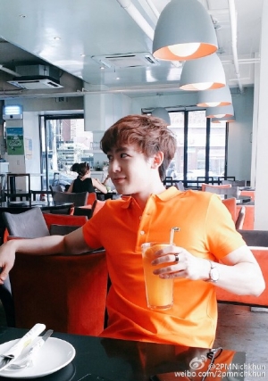 2PM 닉쿤, 오렌지 색 깔맞춤에도 굴욕 없는 미모 &#39;패완얼&#39;