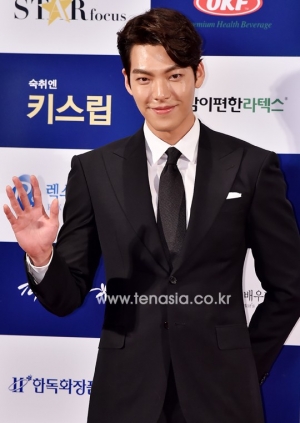 [TENPHOTO] 김우빈, 명품 비주얼로 심장 어택