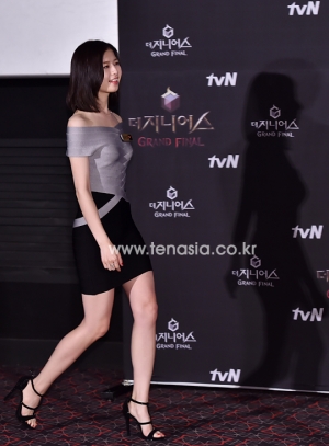 [TENPHOTO] 최정문, 슬림 몸매 뽐낸 공대여신 (더 지니어스)