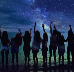수영, 밤바다 해변가 소녀시대 뒷모습 공개 &#34;파티할 준비 됐나&#34;