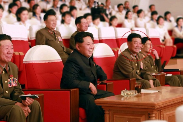 사진에서 박영식 대장(빨간 원)은 김정은 제1위원장의 바로 오른편에 앉아있다.